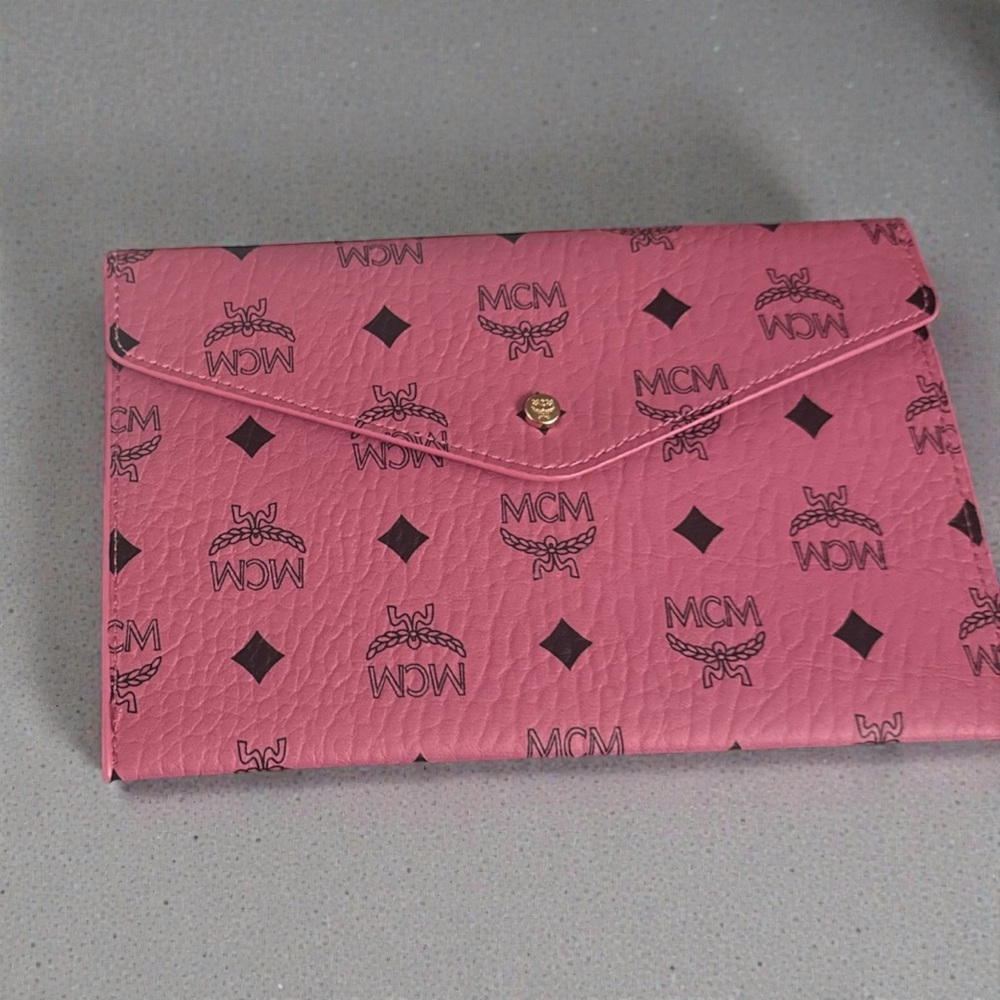 MCM Visetos Pink Envelope Clutch - NIB - Picture 2 of 5
